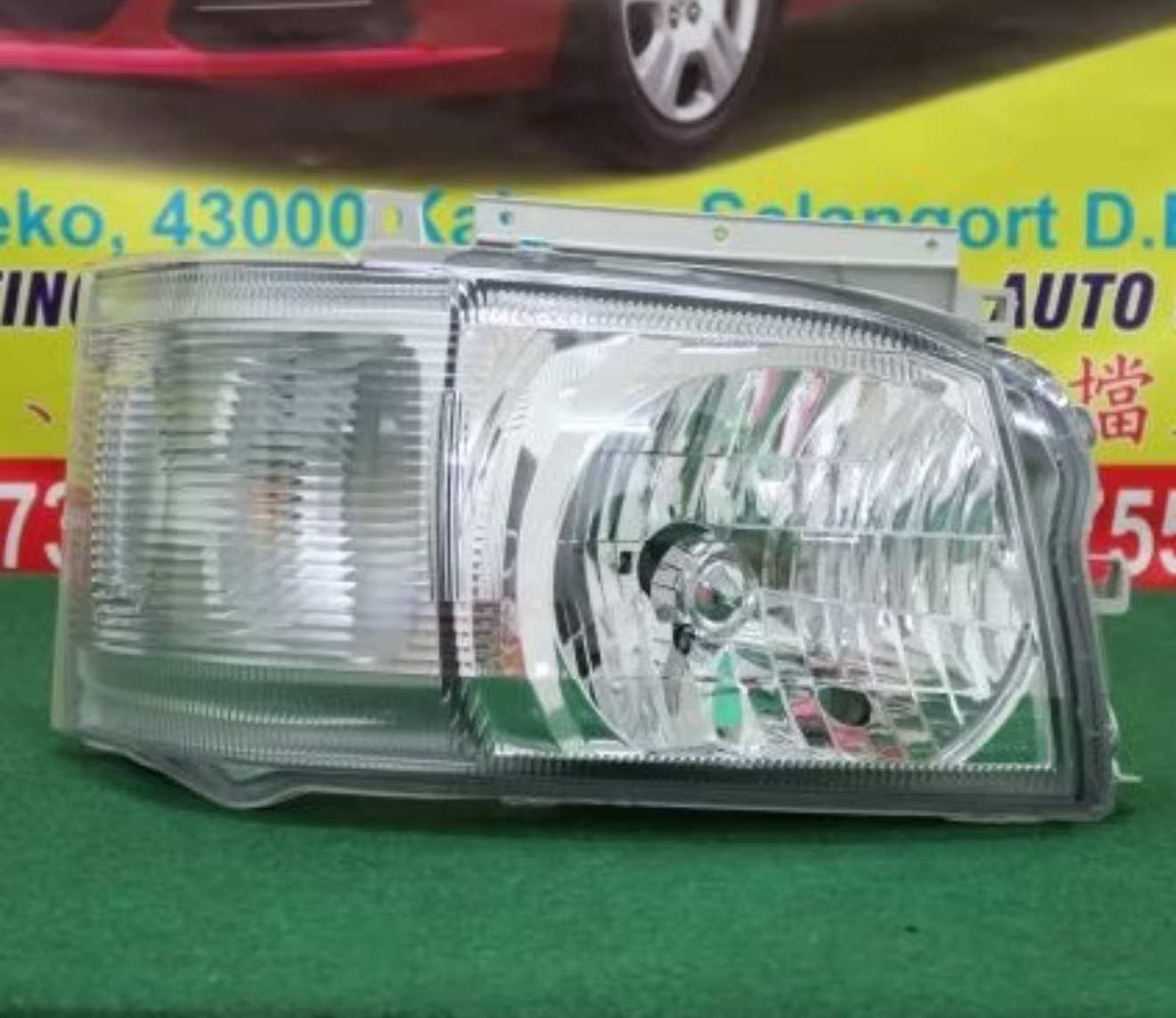 TOYOTA HIACE 2005-2009 KDH200 HEAD LAMP RH/LAMPU BESAR KANAN